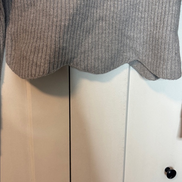 Aritzia Wilfred Sardou Ribbed Crew Neck Sweater cropped scalloped hem XS - Picture 3 of 6